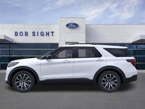 Star White Metallic Tri-Coat 2026 Ford Explorer ST-Line
