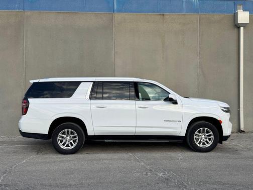2024 Chevrolet Suburban LT