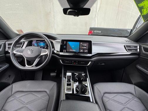 2024 Volkswagen Atlas Cross Sport 2.0T SE w/Technology 4MOTION