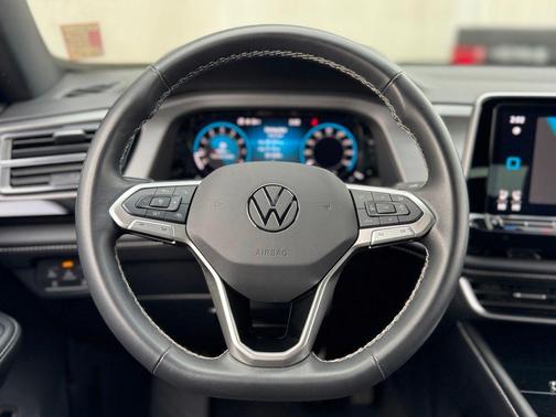 2024 Volkswagen Atlas Cross Sport 2.0T SE w/Technology 4MOTION