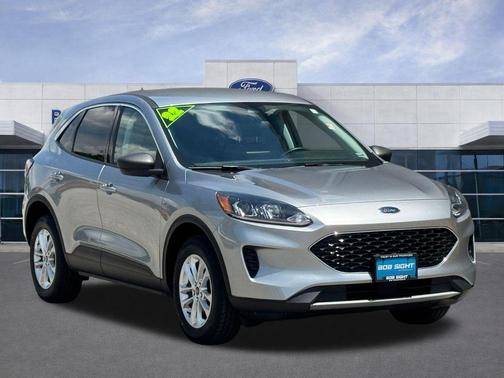 Iconic Silver Metallic 2022 Ford Escape SE
