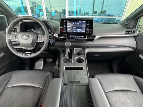 2023 Toyota Sienna Woodland Edition