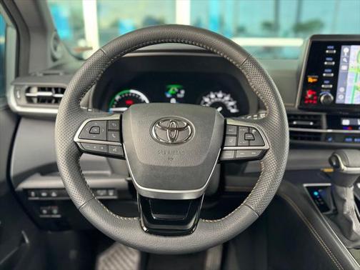 2023 Toyota Sienna Woodland Edition