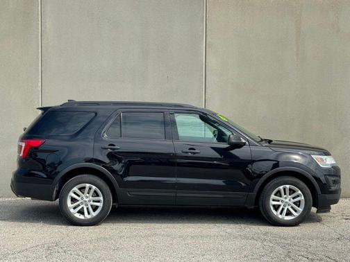2017 Ford Explorer Base