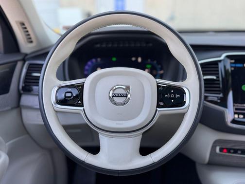 2023 Volvo XC90 Recharge Plug-In Hybrid T8 Ultimate Bright Theme 7-Seater