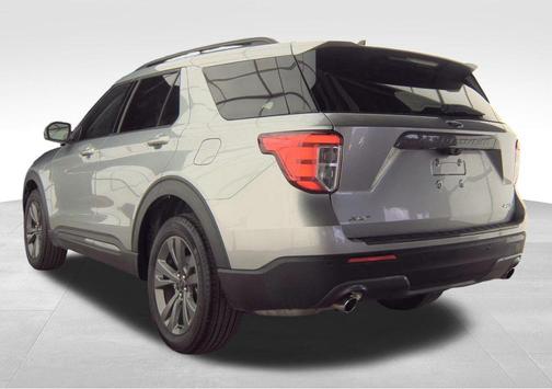 Iconic Silver Metallic 2024 Ford Explorer XLT