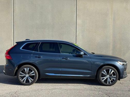 2022 Volvo XC60 B5 Inscription