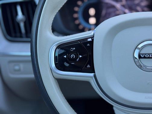 2022 Volvo XC60 B5 Inscription