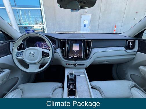 2022 Volvo XC60 B5 Inscription