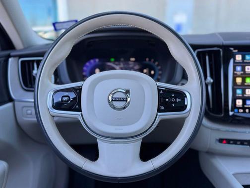 2022 Volvo XC60 B5 Inscription