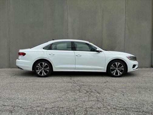 2022 Volkswagen Passat 2.0T SE