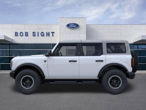 Oxford White 2026 Ford Bronco Badlands