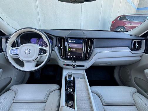 2022 Volvo XC60 B5 Inscription