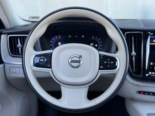 2022 Volvo XC60 B5 Inscription