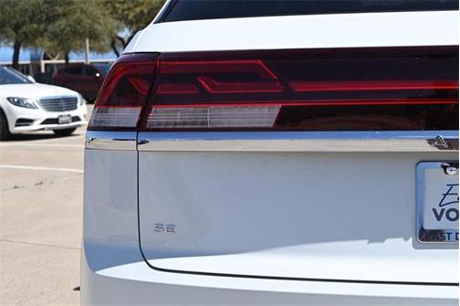 2025 Volkswagen Atlas Cross Sport 2.0T SE w/Technology