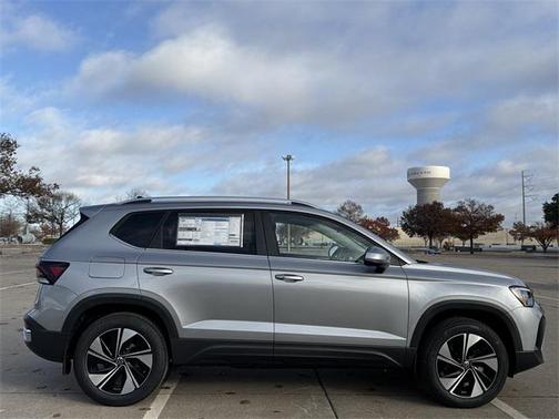 2026 Volkswagen Taos SE