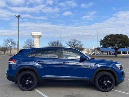2025 Volkswagen Atlas Cross Sport 2.0T SE w/Technology