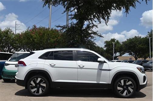 2025 Volkswagen Atlas Cross Sport 2.0T SE w/Technology