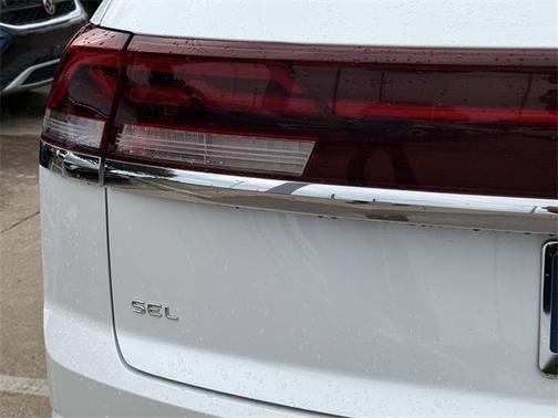 2024 Volkswagen Atlas Cross Sport 2.0T SEL Premium
