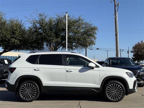 2025 Volkswagen Taos 1.5T SE