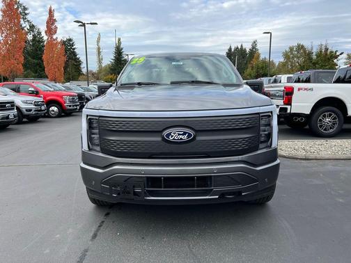 2025 Ford F-150 Lightning Flash