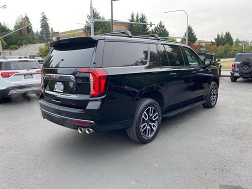 2023 GMC Yukon XL 4WD AT4
