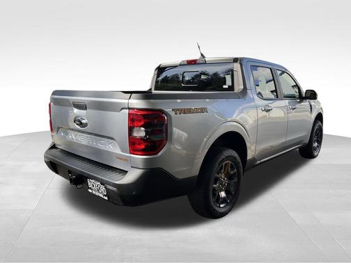 Iconic Silver Metallic 2024 Ford Maverick Lariat