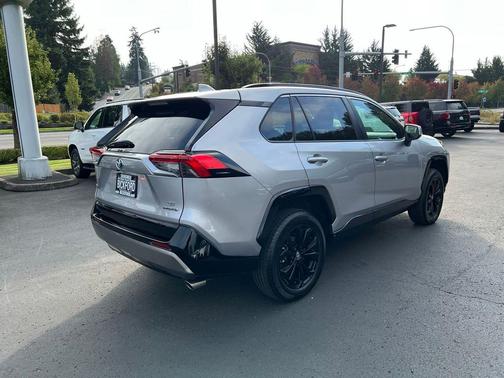 2023 Toyota RAV4 Hybrid SE