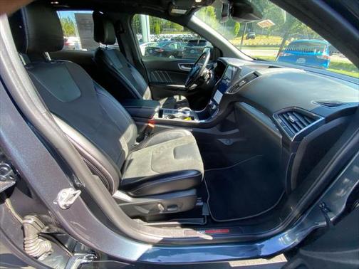 2022 Ford Edge ST