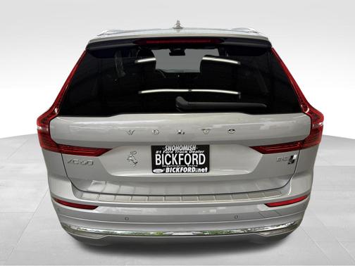 Silver Dawn Metallic 2023 Volvo XC60 B5 Ultimate Bright Theme