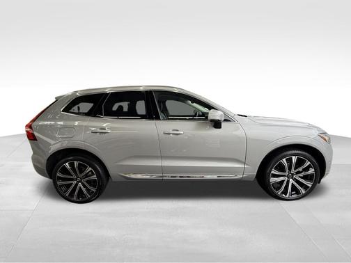 Silver Dawn Metallic 2023 Volvo XC60 B5 Ultimate Bright Theme