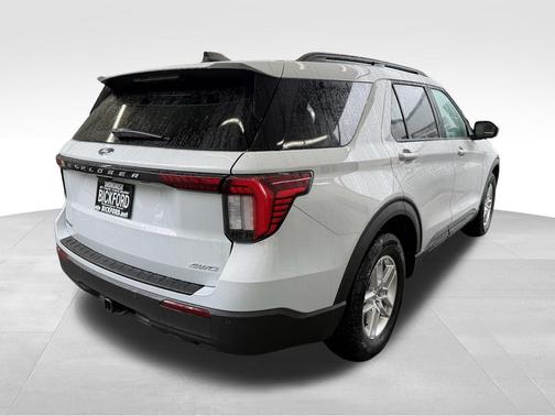 Space White Metallic 2026 Ford Explorer Active