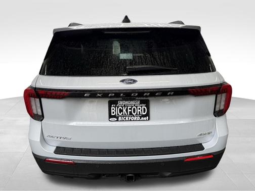 Star White Metallic Tri-Coat 2026 Ford Explorer Active