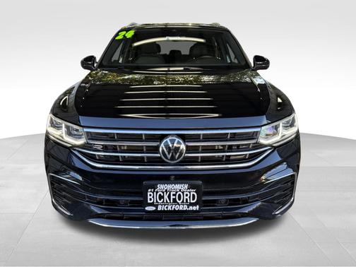 Deep Black 2024 Volkswagen Tiguan 2.0T SEL R-Line 4MOTION