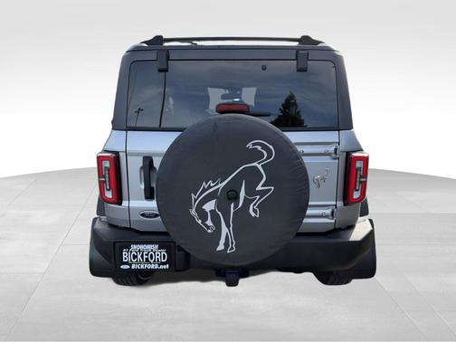Iconic Silver Metallic 2023 Ford Bronco Base