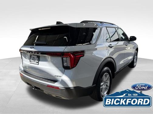 Space White Metallic 2026 Ford Explorer Active