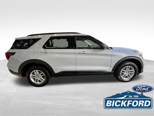 Space White Metallic 2026 Ford Explorer Active