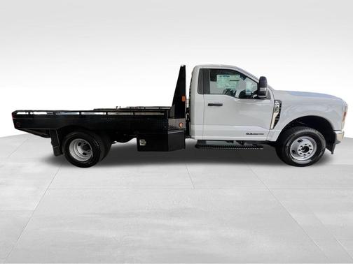 Oxford White 2025 Ford F-350 XL