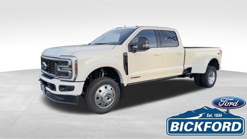Star White Metallic Tri-Coat 2026 Ford F-450 Platinum