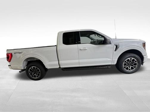 Oxford White 2023 Ford F-150 XLT