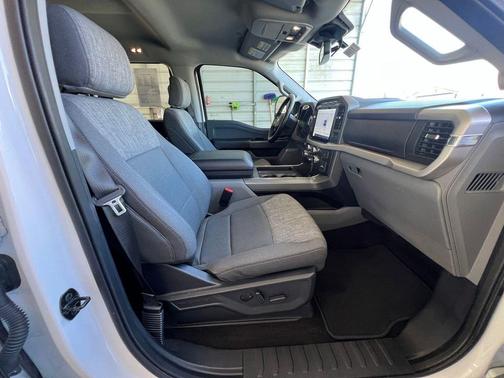 Oxford White 2022 Ford F-150 XLT