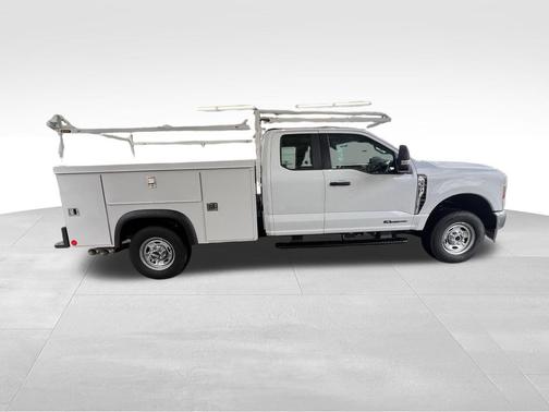 Oxford White 2025 Ford F-350 XL