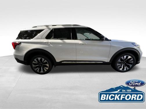 Star White Metallic Tri-Coat 2026 Ford Explorer Platinum