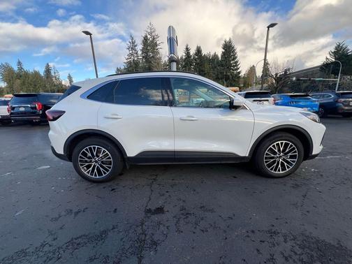 2024 Ford Escape PHEV SE