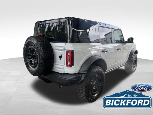 Avalanche Gray 2026 Ford Bronco Badlands