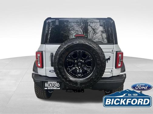 Avalanche Gray 2026 Ford Bronco Badlands