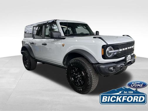 Avalanche Gray 2026 Ford Bronco Badlands