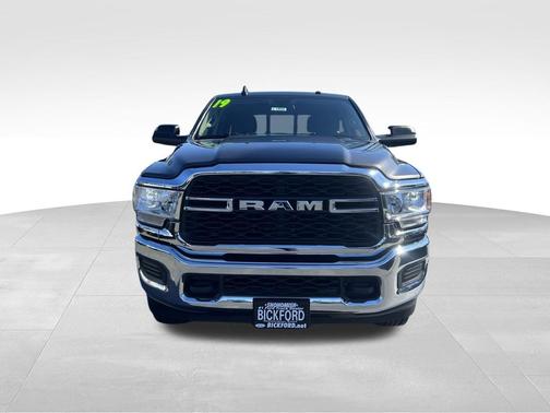 Granite Crystal Metallic Clearcoat 2019 RAM 3500 Tradesman Crew Cab 4x4 8' Box