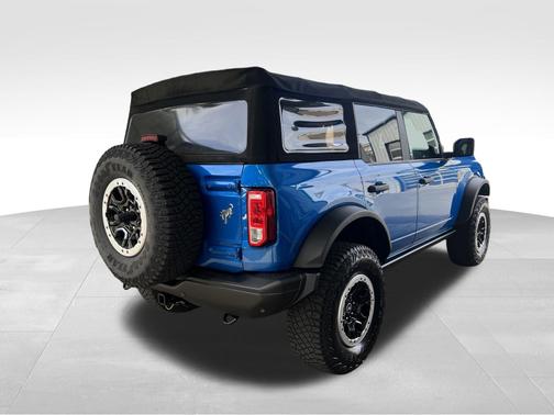 Velocity Blue Metallic 2021 Ford Bronco Black Diamond