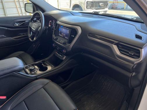 Summit White 2023 GMC Acadia AT4